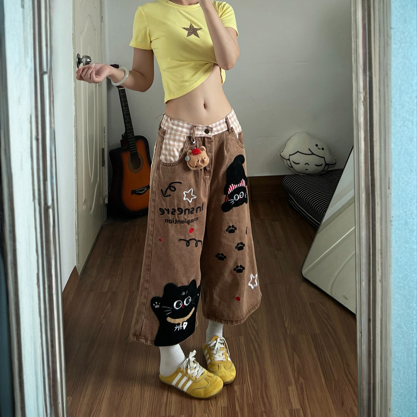 趣味卡通猫咪刺绣七分牛仔裤女款