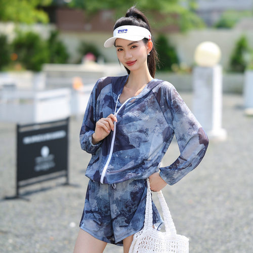 2026新款游泳衣女分体式三件套遮肚显瘦聚拢小胸韩国ins风泡温泉