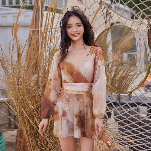 2026新款泳衣女连体裙式仙女范遮肚显瘦性感韩国ins风泡温泉泳装