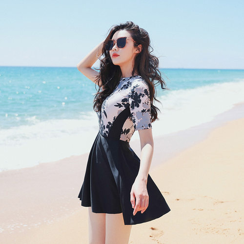 2024新款泳衣女连体裙式仙女范遮肚显瘦性感韩国ins风泡温泉泳装