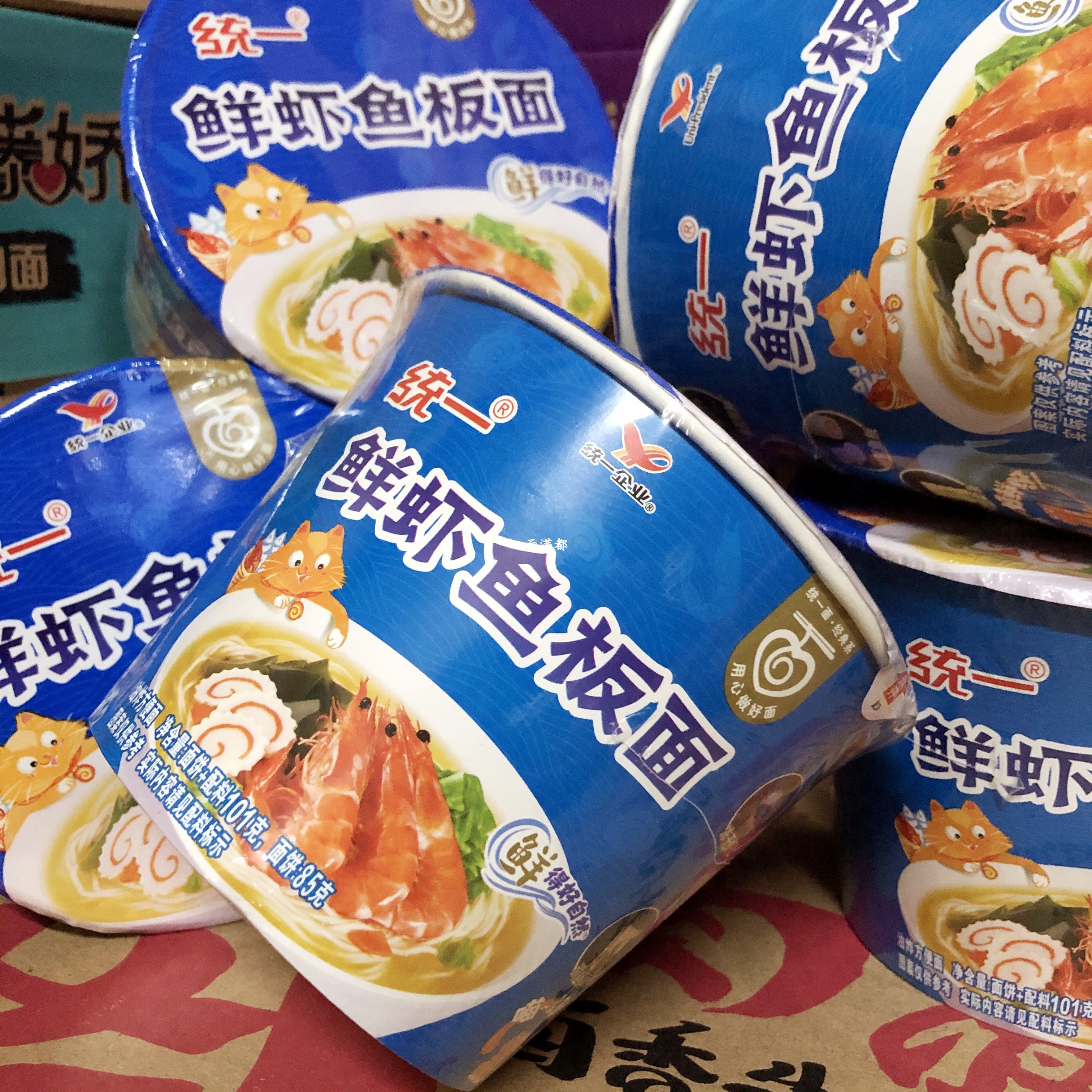 包邮统一来一桶鲜虾鱼板面整箱12桶装方便面宵夜速食海鲜味泡面碗
