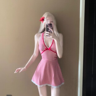 AYSTUDIO2026新款 红色格子泳衣女连体显白多巴胺挂脖温泉度假泳装