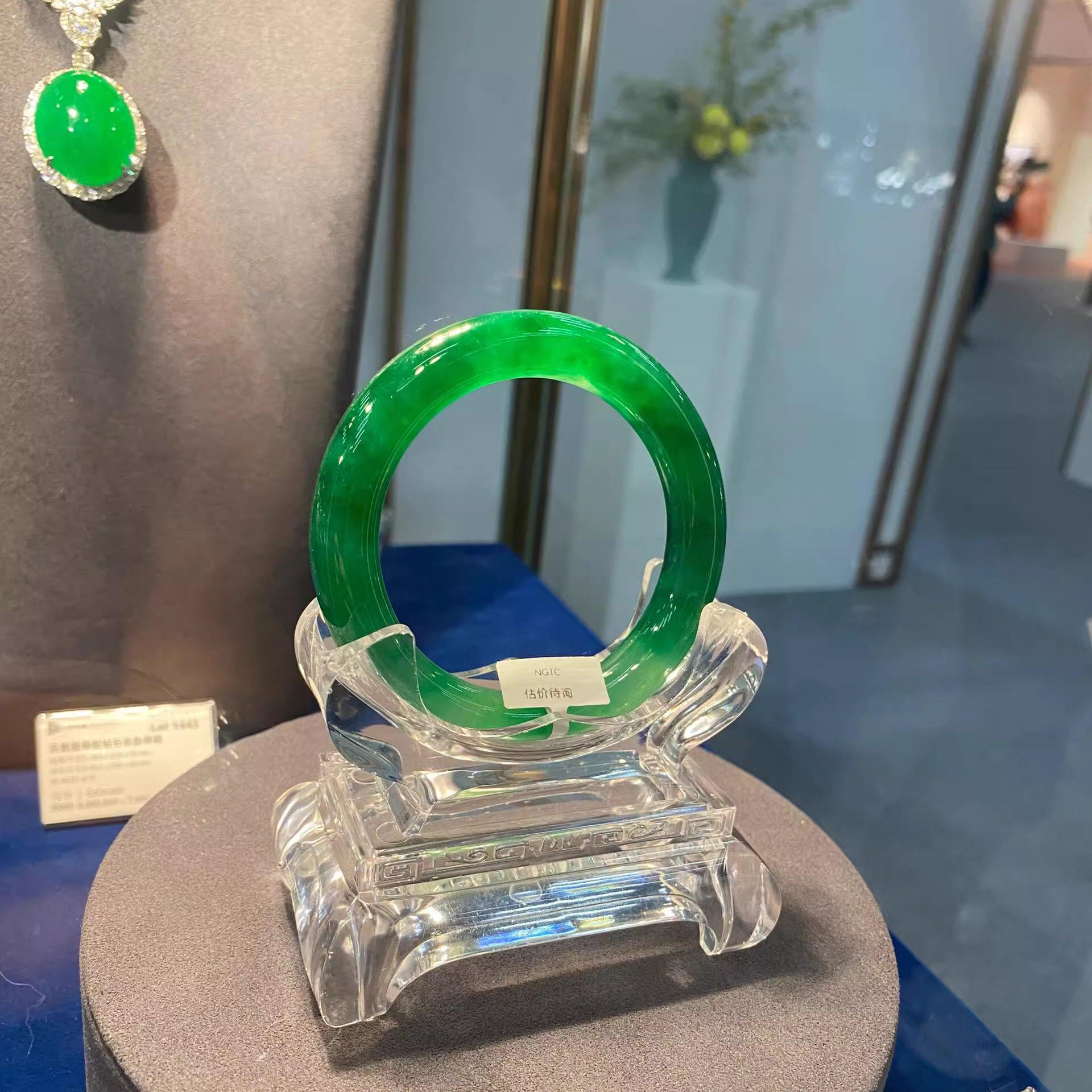 玉长情高端缅甸翡翠帝王满绿玉手镯子高冰透种正品女款真玉石处理