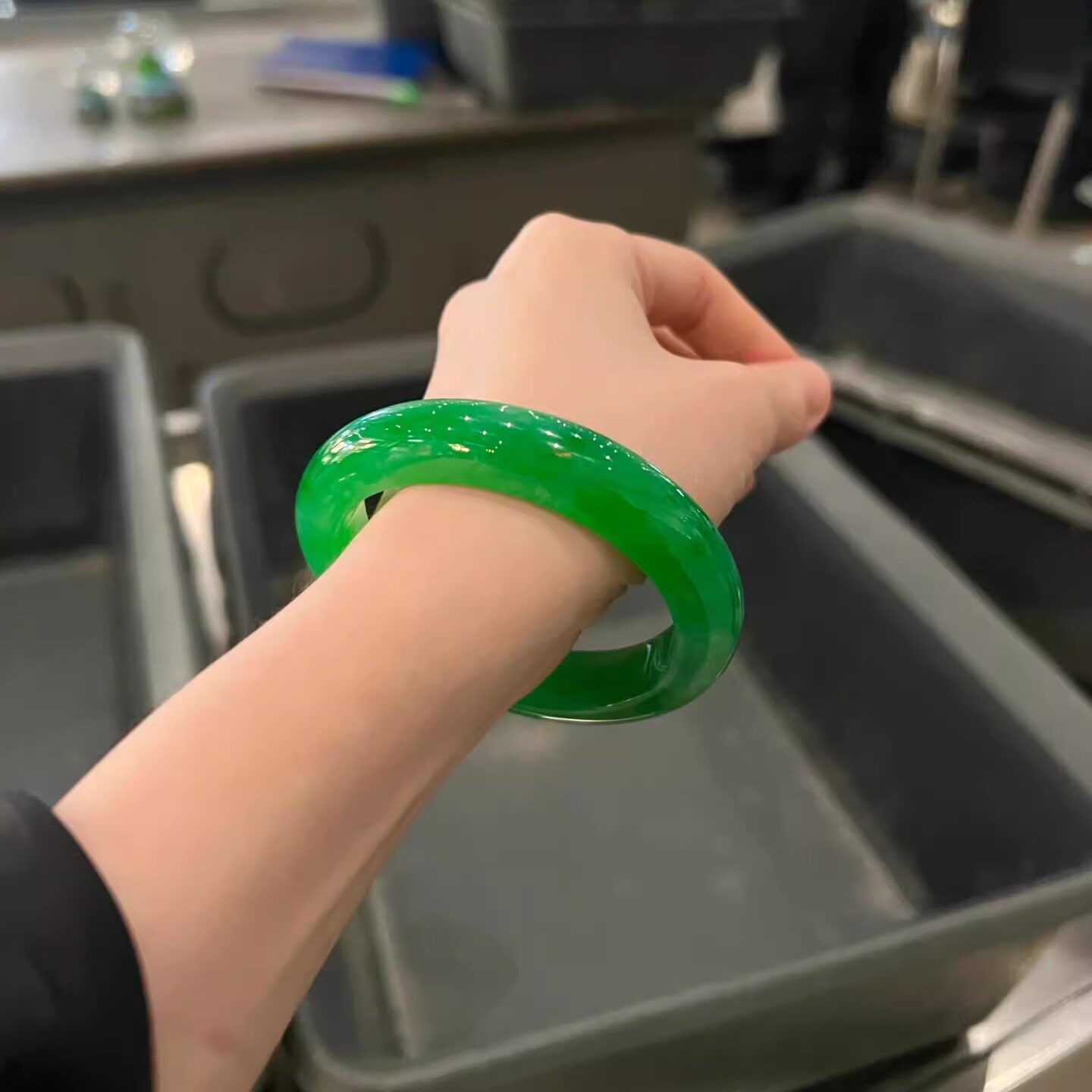 玉长情高冰透种帝王绿翡翠玉手镯子女款满绿缅甸真玉石步离镯处理