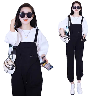 黑色牛仔背带裤套装女春秋2026新款小个子时尚减龄宽松显瘦两件套