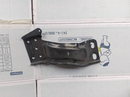 东风柳汽乘龙配件乘龙H7大灯安装座过度支架 大灯支架过度支架