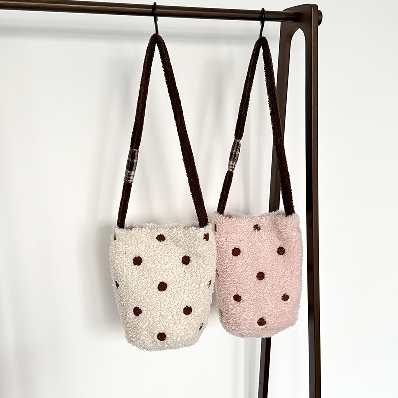 INS风新款刺绣小花甜美少女风波点包包女包托特包秋冬毛茸茸单肩