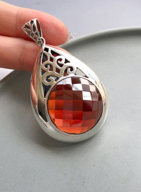 原创设计 S925纯银钩花水滴红色石榴锆石切面吊坠 厚重大气毛衣坠