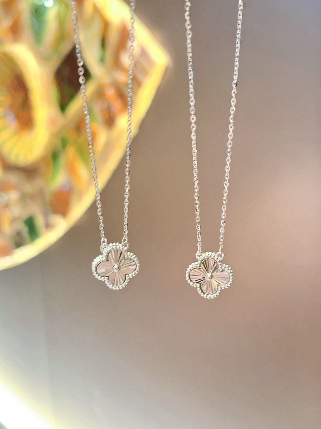 S925纯银镭射四叶草项链女款新款轻奢小众高级感银颈链生日礼物