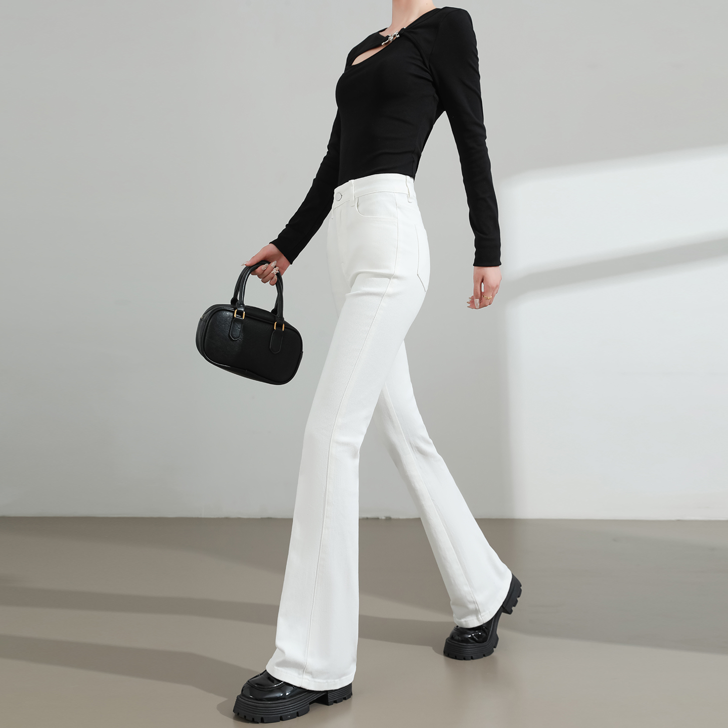 白色微喇牛仔裤女春秋2025年新款