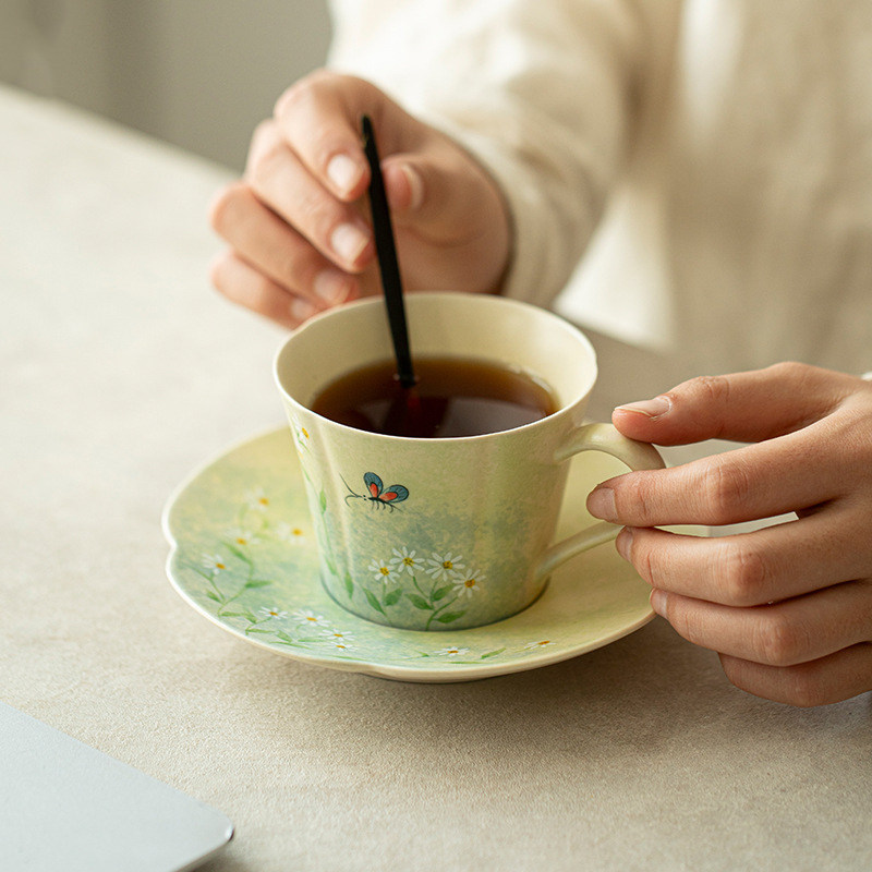 纯手绘咖啡杯釉下彩雏菊高颜值女性水杯家用下午茶杯子轻奢陶瓷杯