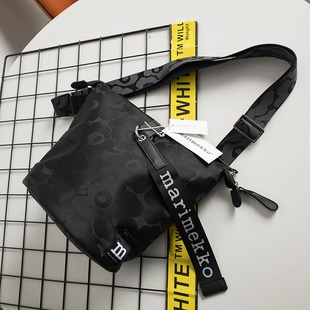 出欧单芬兰M家玛丽美歌女士黑色提花尼龙单肩斜挎包时尚水桶包