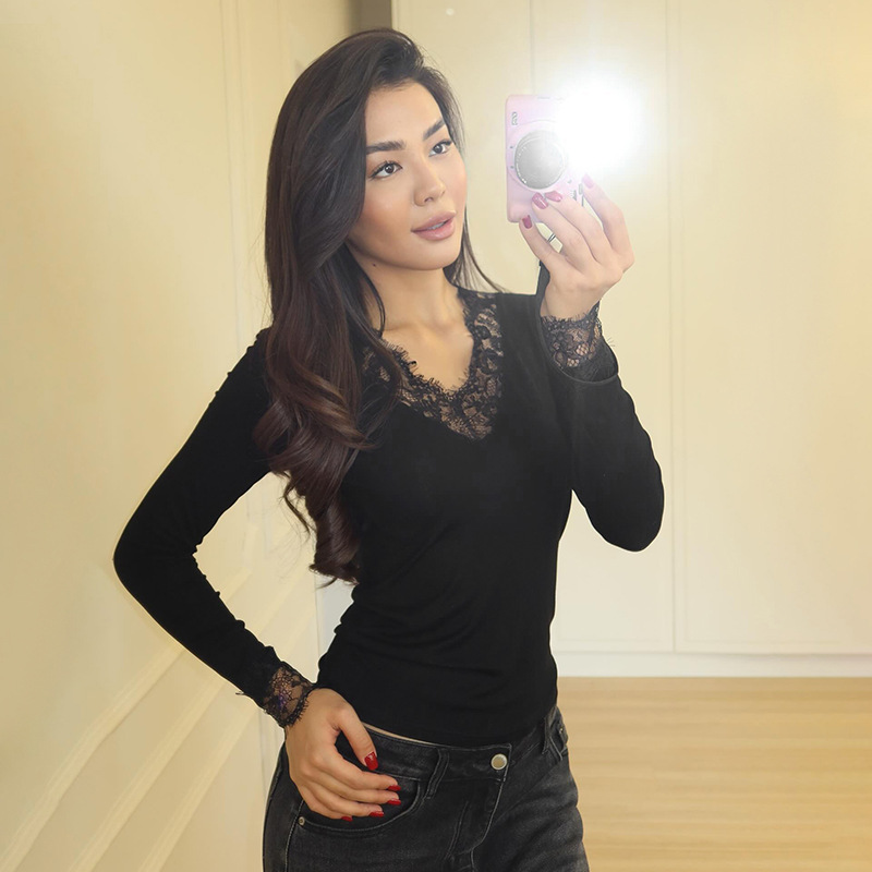 V-neck lace top with exposed navel V领蕾丝花边收腰露脐上衣