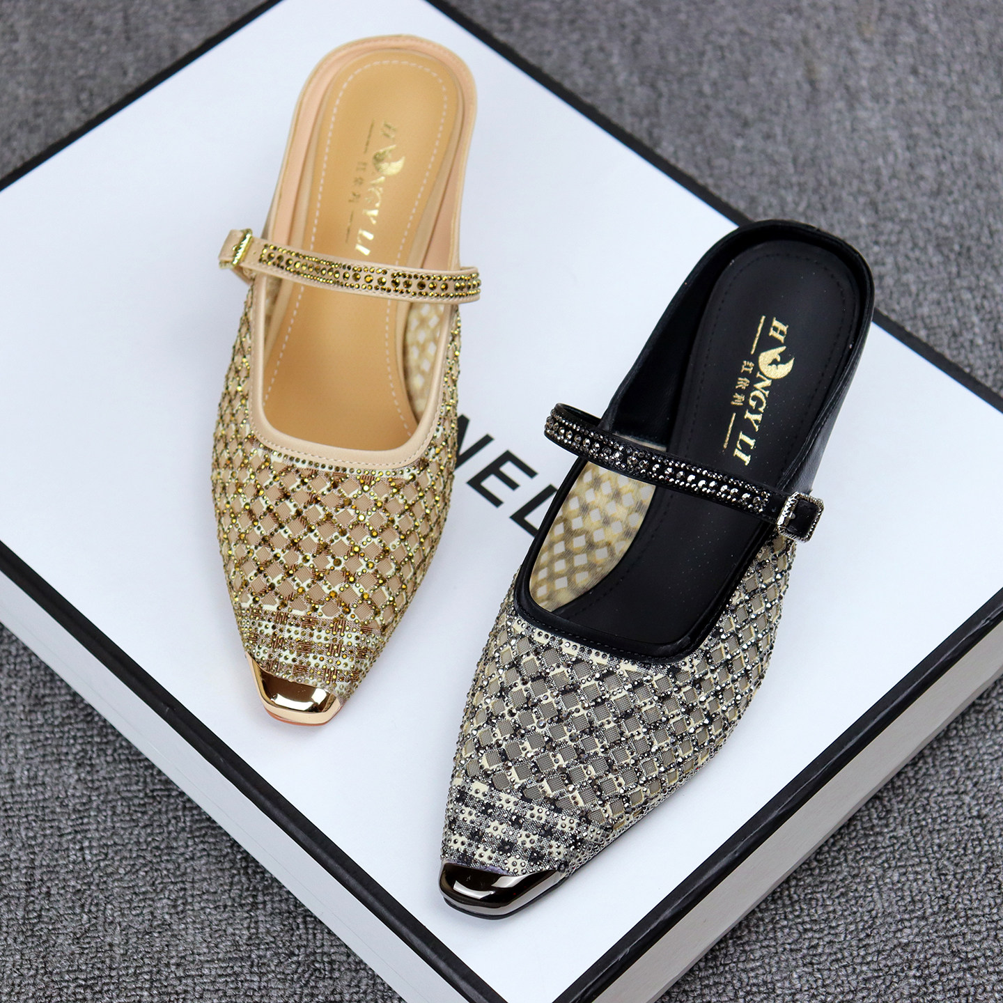 红依利女鞋2026夏季新款舒适凉鞋高跟时尚包头女凉拖镂空水钻拖鞋