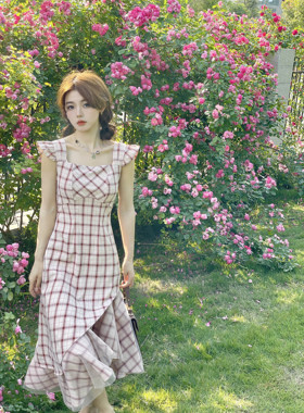 方领小飞袖鱼尾吊带连衣裙女夏格纹不规则下摆开叉温柔茶歇公主裙
