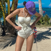 爆款 绝美抹胸挂脖连体泳衣女款 2025年新款 性感纯欲风高级感泡温泉