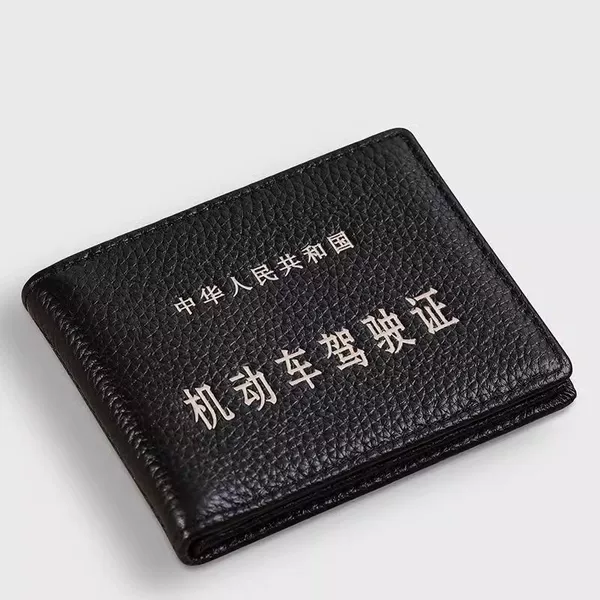 Товары от VIC52潮包