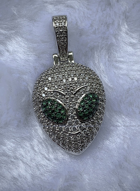 Iced alien head emoji 绿色眼睛外星人头像表情符号吊坠项链嘻哈