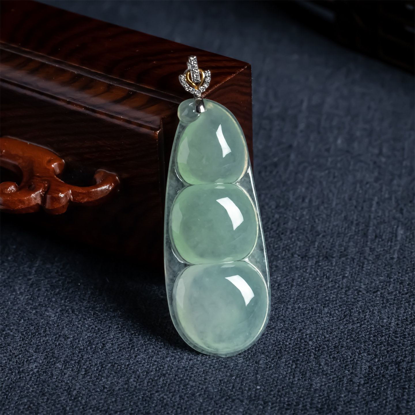 缅甸天然翡翠A货冰种晴绿18K金四季豆吊坠冰透男女款福豆翡翠挂件