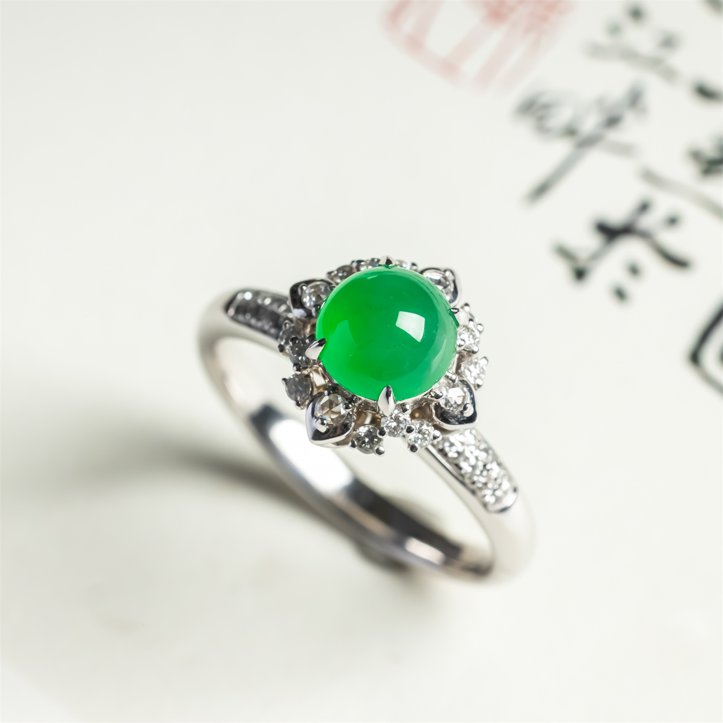 缅甸天然翡翠A货老坑时尚阳绿冰种女款戒指18K冰绿蛋面翡翠玉戒指