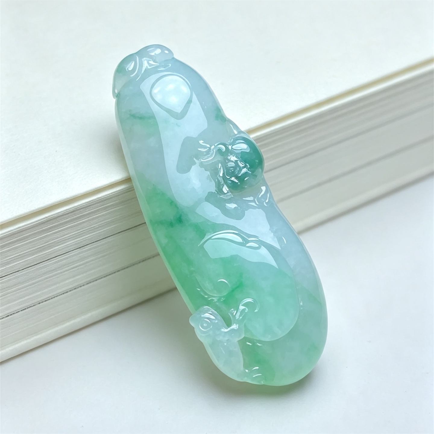 翠贵人冰糯种阳绿福瓜如意吊坠
