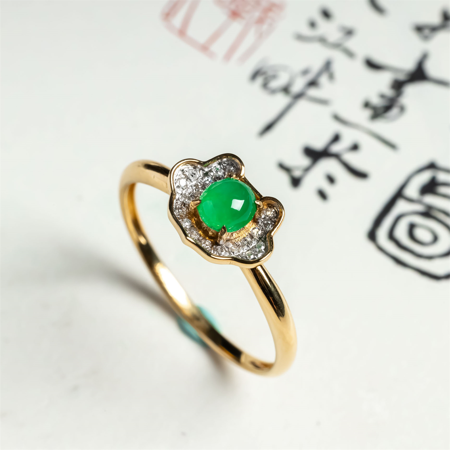 翠贵人18K冰种阳绿蛋面女款戒指