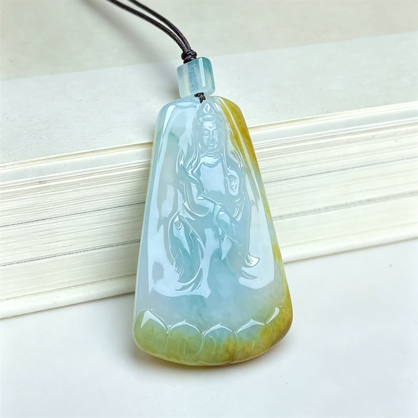 翠贵人冰糯种黄翡飘花观音吊坠