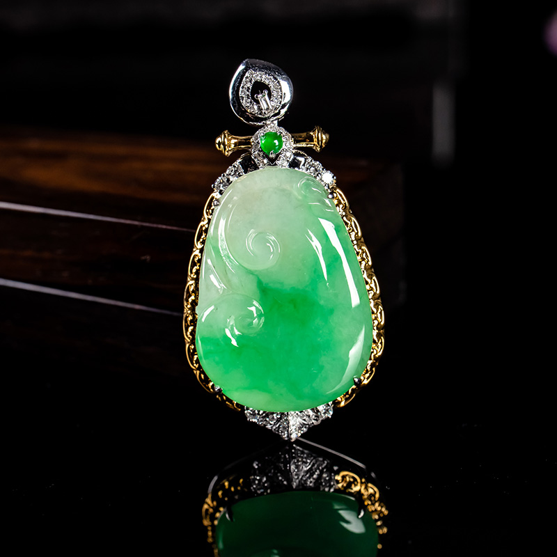 天然翡翠阳绿冰种吉祥如意吊坠