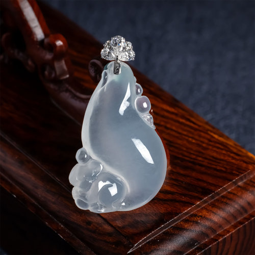 翠贵人冰种松鼠18K莫桑钻吊坠