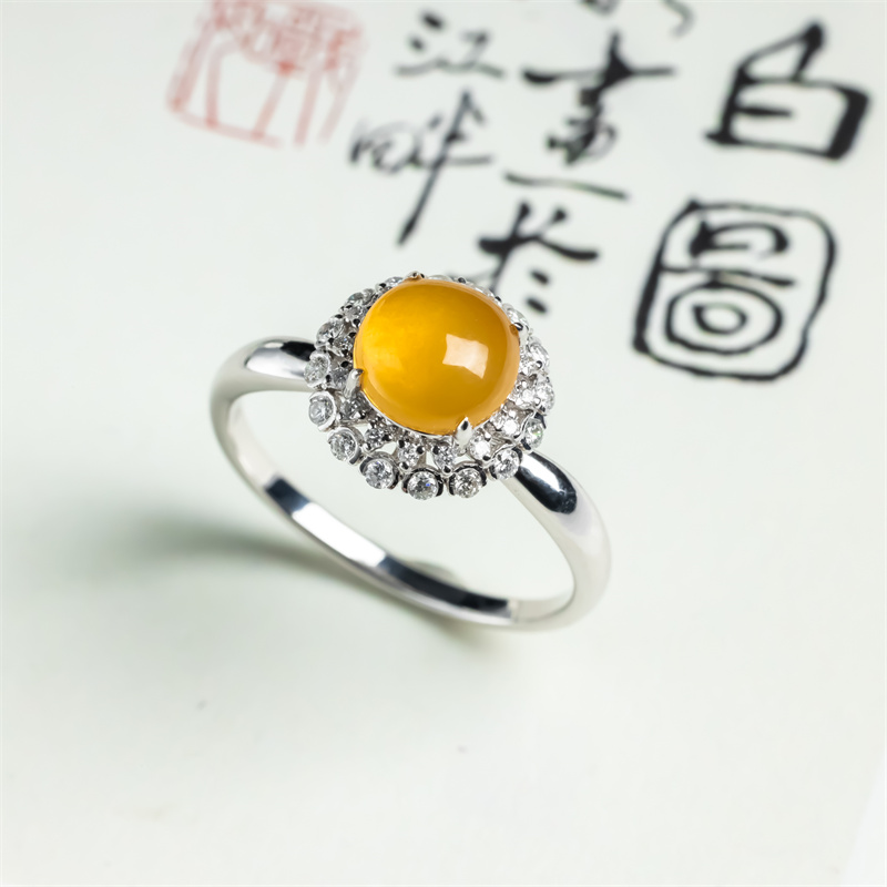 缅甸天然翡翠A货冰种黄翡蛋面18K高档时尚戒指 女款玉石精致玉戒