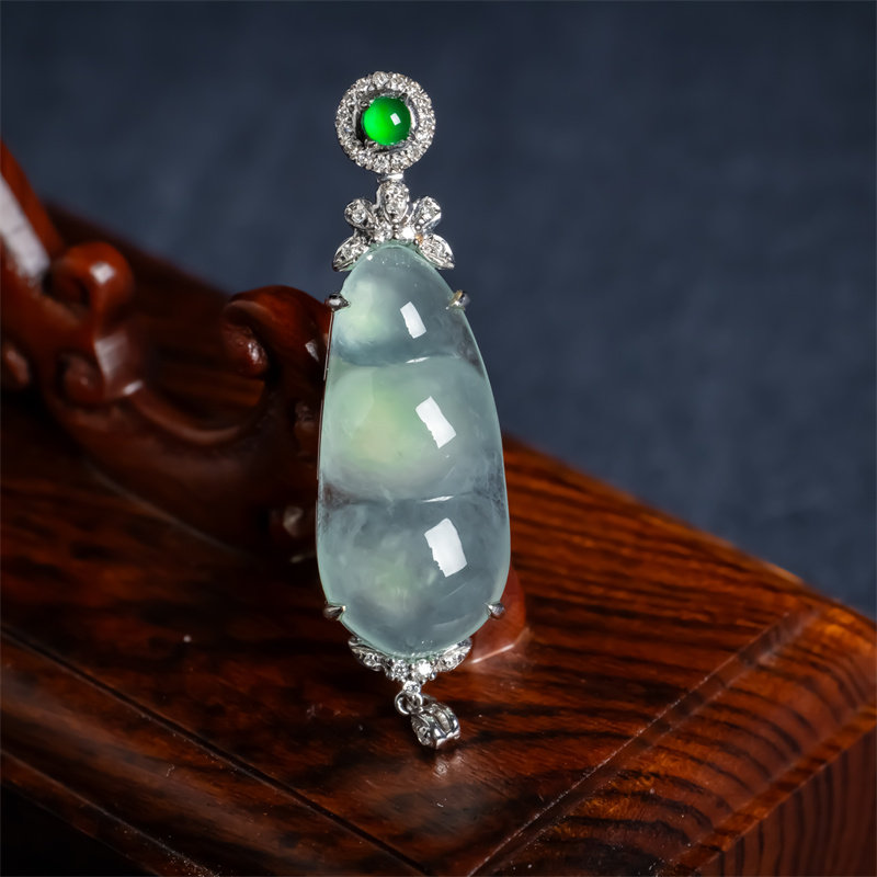 缅甸天然翡翠A货冰种18K四季豆如意吊坠 老坑冰透男女款福豆挂件