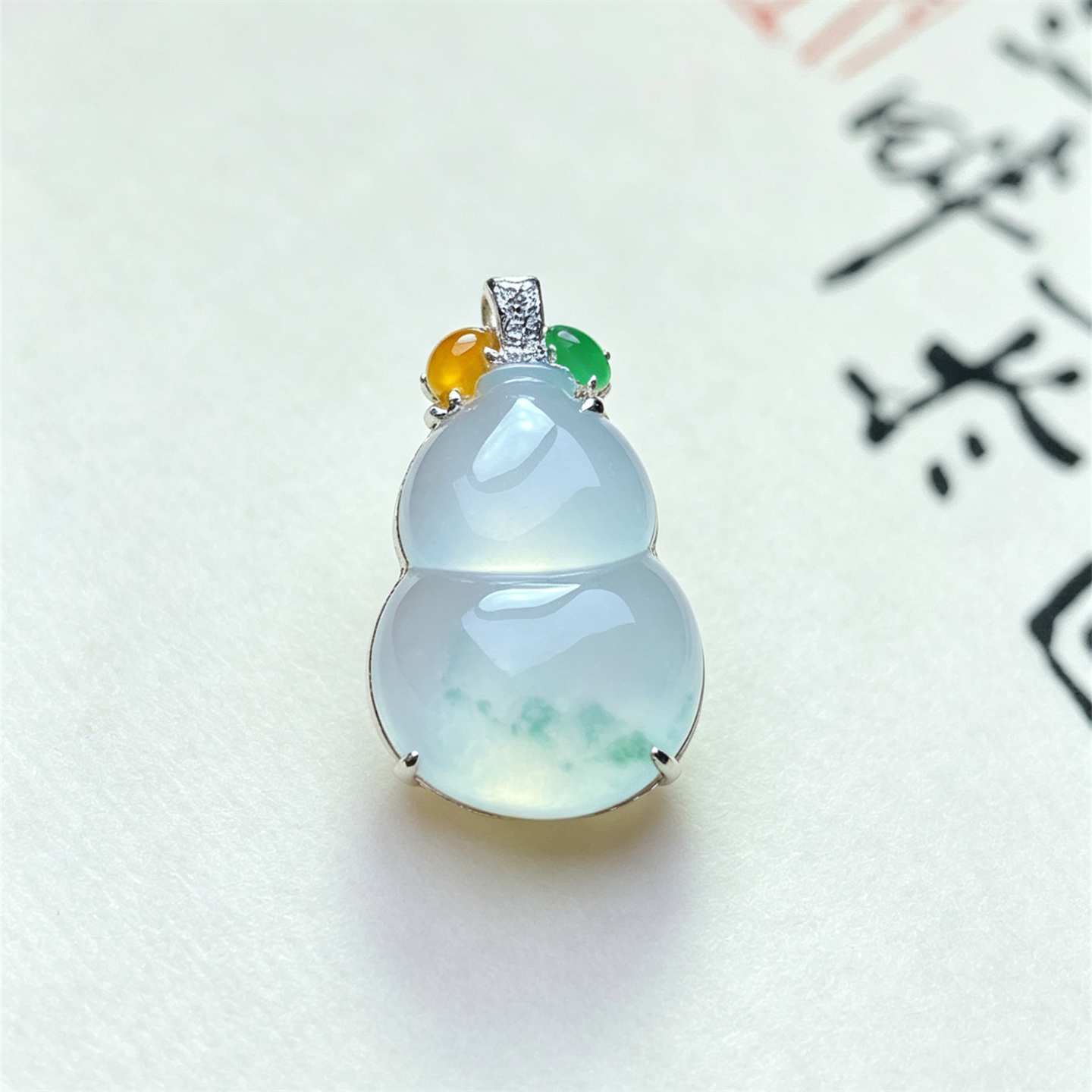 翠贵人18K冰种飘花葫芦如意吊坠
