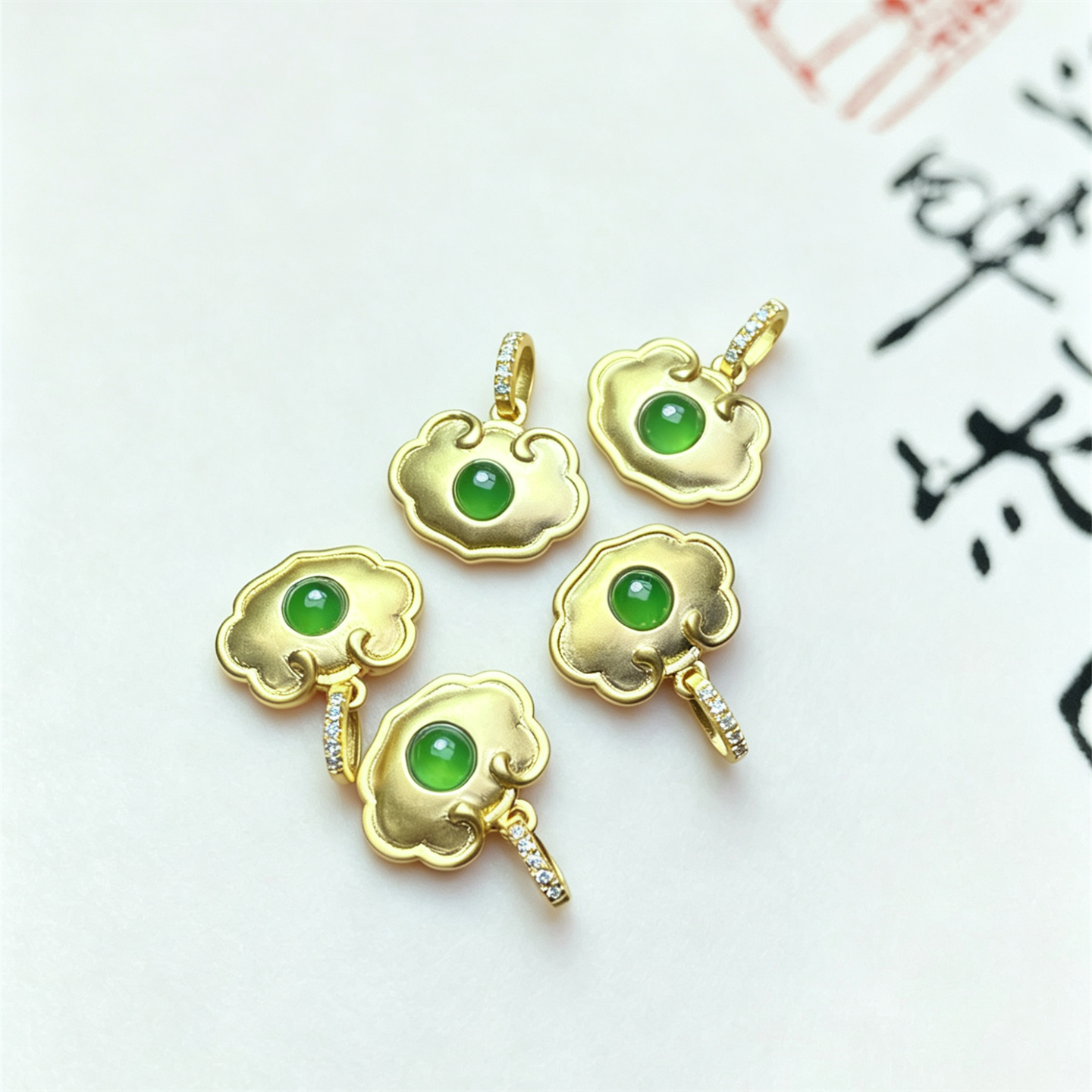 天然翡翠a货冰种18K满绿戒面时尚翡翠吊坠宝宝如意锁平安锁挂件