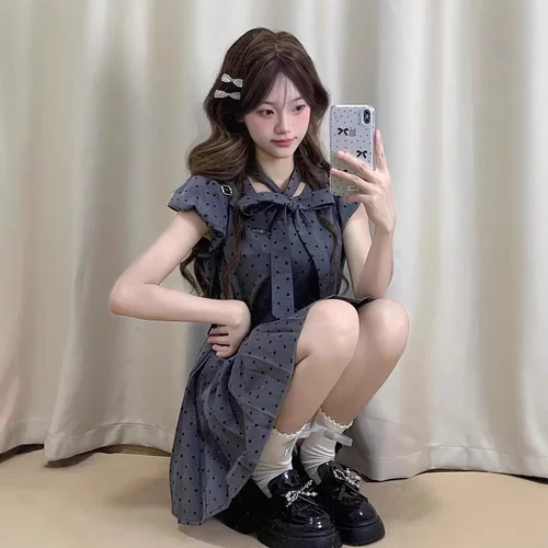 法式灰色波点小飞袖连衣裙子女夏季新款小个子清新甜美短裙