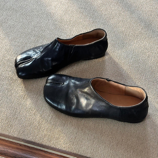 「卡鹿莉 KLULI」复古分趾平底单鞋女黑色小皮鞋一脚蹬通勤乐福鞋