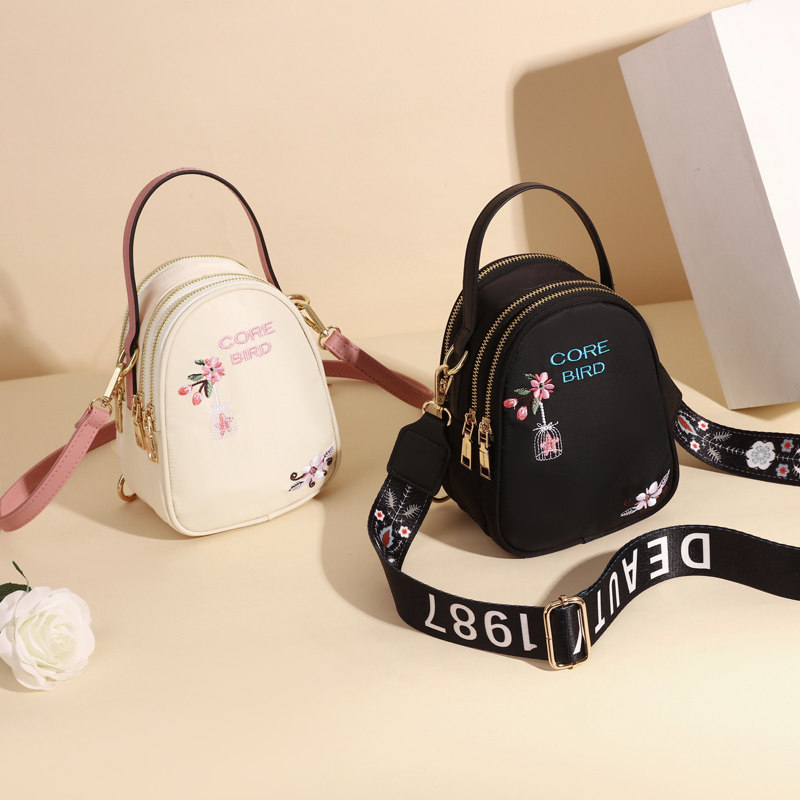 春夏网红女包2020新款时尚手机迷你小包包牛津帆布手提单肩斜挎包