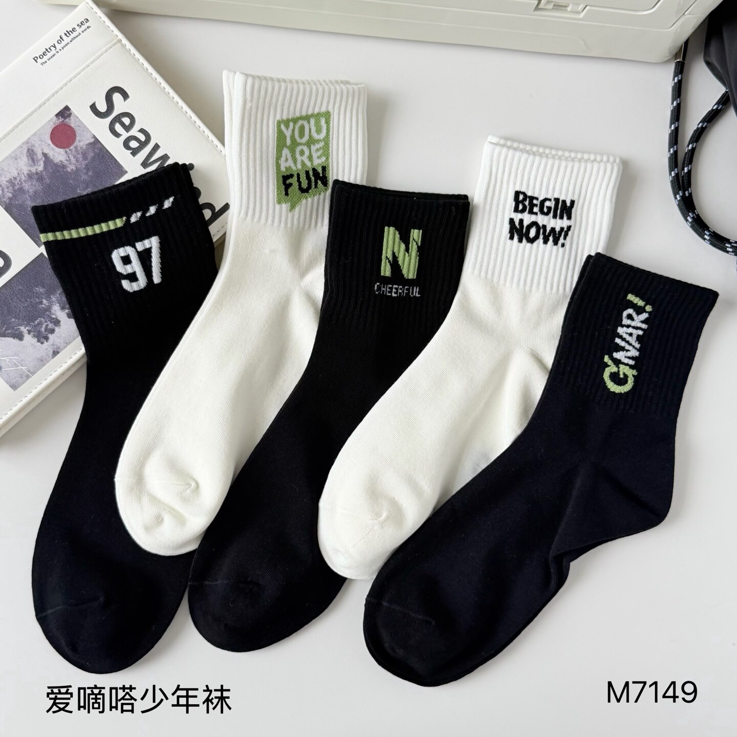 爱嘀嗒青少年袜子秋冬季韩版学院风字母潮流男大童精梳棉中高筒袜