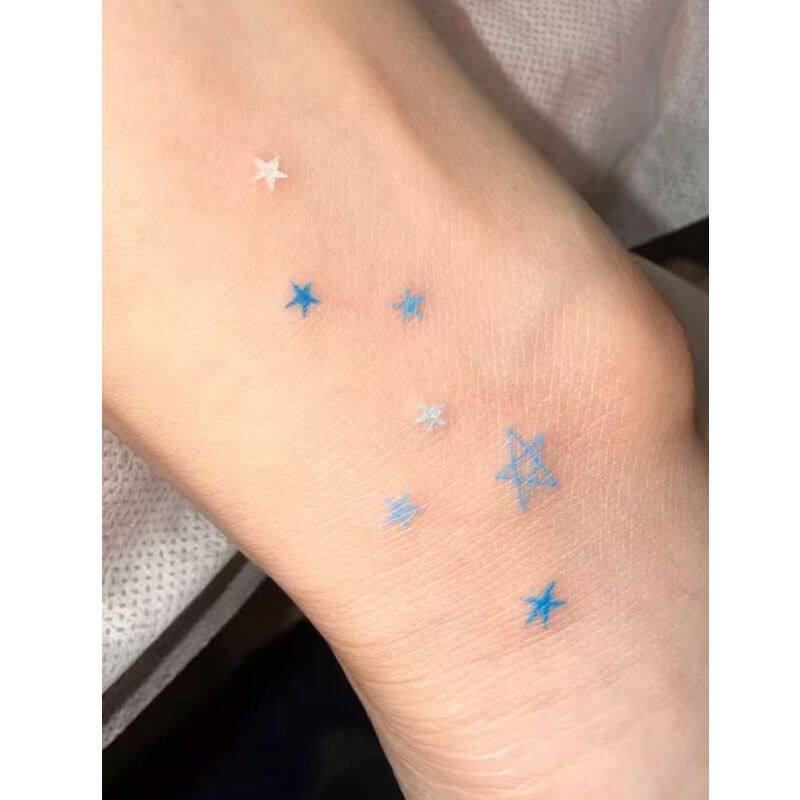 ins手指蓝白星彩色仿真纹身贴防水持久甜酷脚腕锁骨高颜值女甜酷