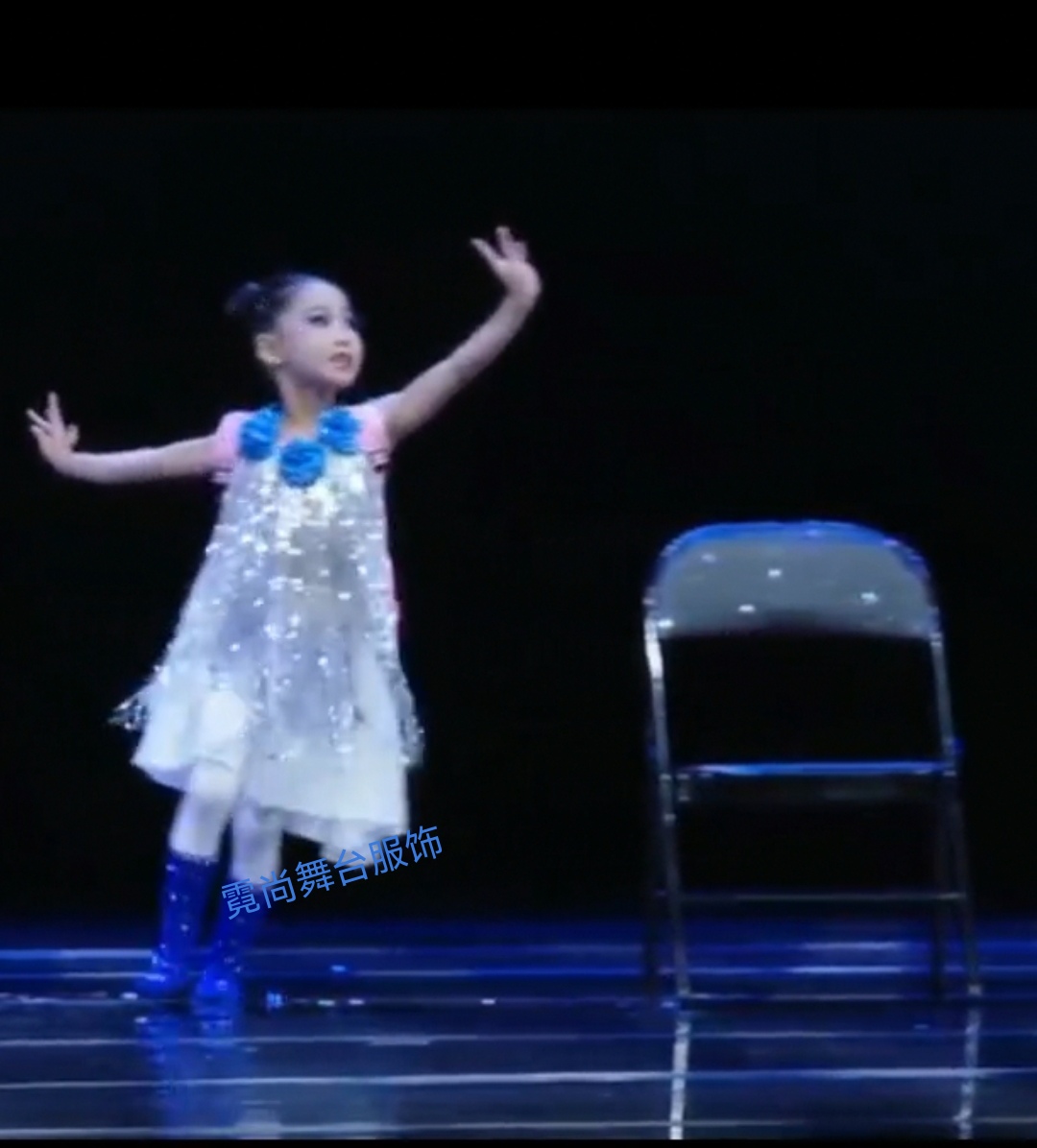 现代舞女童蓬蓬纱裙幼儿我们都是小星星舞蹈表演小小的我凳子舞服