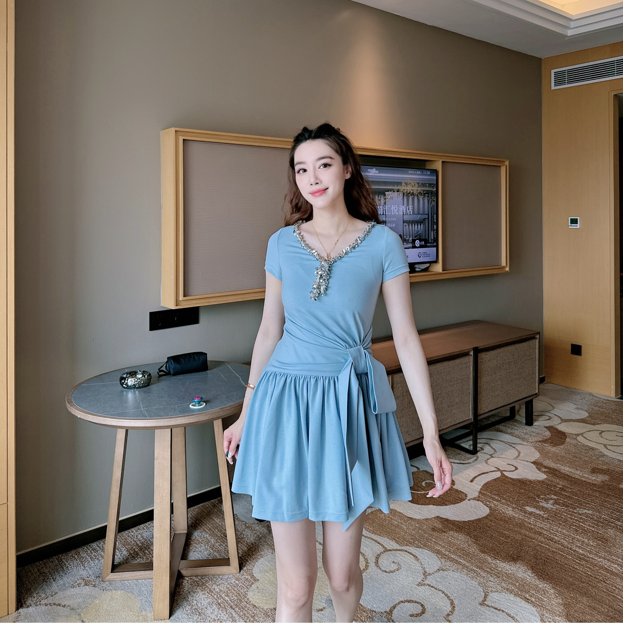 小姐姐全球购Rerede姜熠 D2C设计师品牌 蝴蝶结褶皱连衣裙