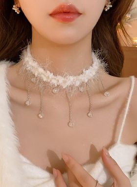 毛绒颈链白色毛毛choker项圈女颈带新年项链2026新款爆款脖子配饰