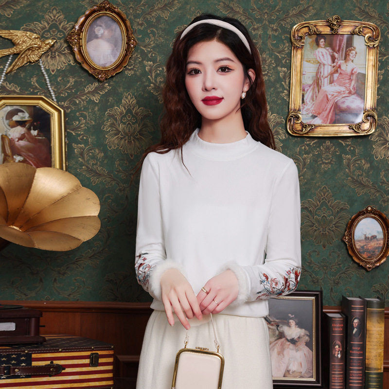 新中式冬装打底衫女德绒保暖圆领长袖t恤衫年轻妈妈国风刺绣上衣