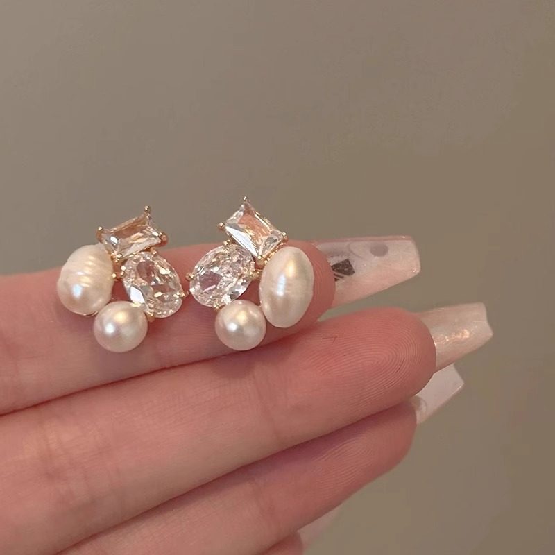 法式复古轻奢高级感锆石珍珠耳钉个性冷淡风精致百搭小众设计耳环,饰品/流行首饰/时尚饰品新,耳钉,淘宝优惠券,粉丝福利购,淘宝优惠卷