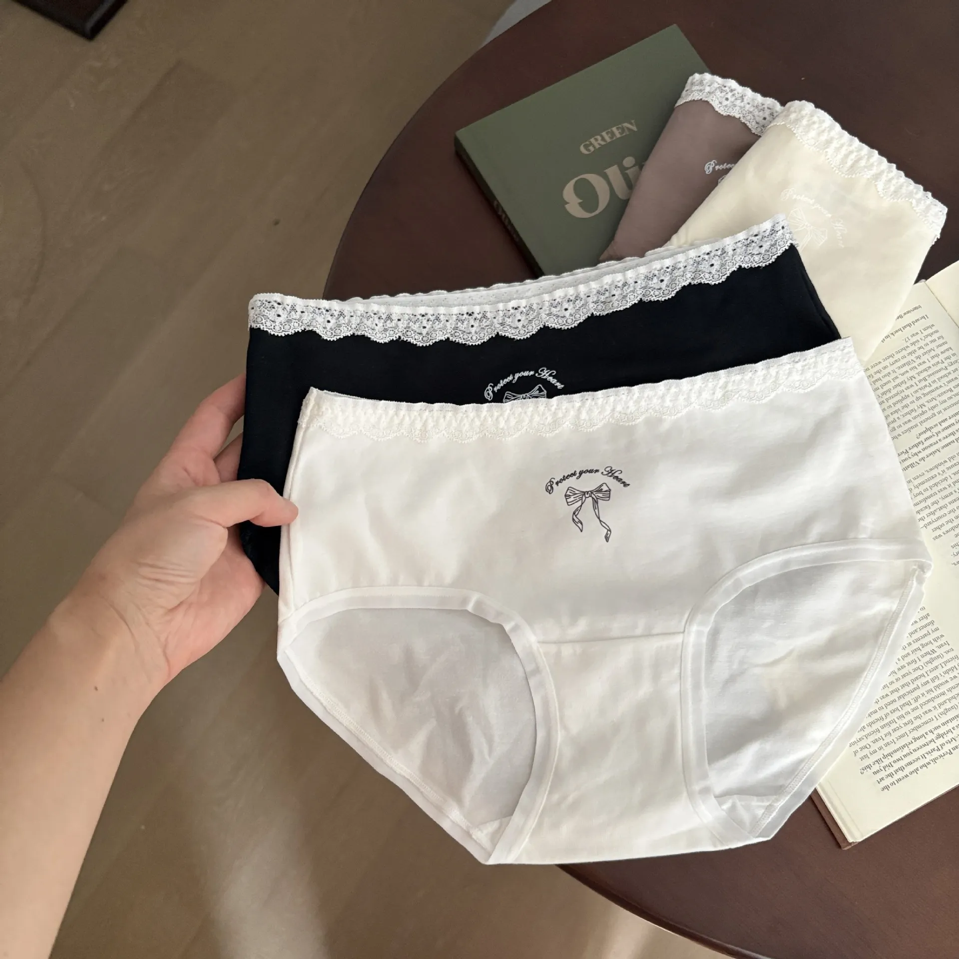 8972芭蕾公主~蕾丝蝴蝶结字母腰头7A棉抑菌透气包臀中腰三角裤女,女士内衣/男士内衣/家居服,女三角裤,淘宝优惠券,粉丝福利购,淘宝优惠卷