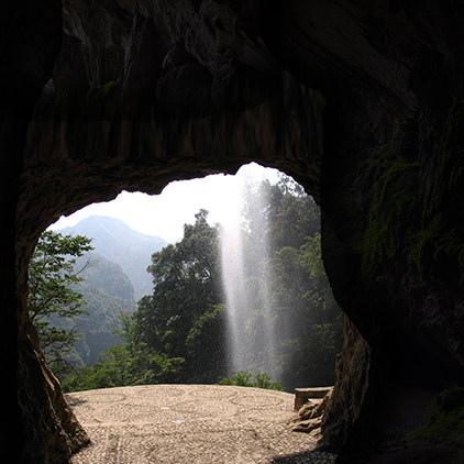 高清led大屏幕舞台背景深山老林洞穴洞口从里往外看视角静态图片
