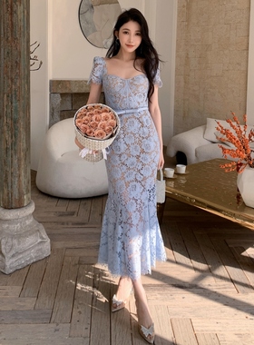 法式宫廷风富家千金高级感蓝色蕾丝连衣裙性感方领鱼尾长裙女新款