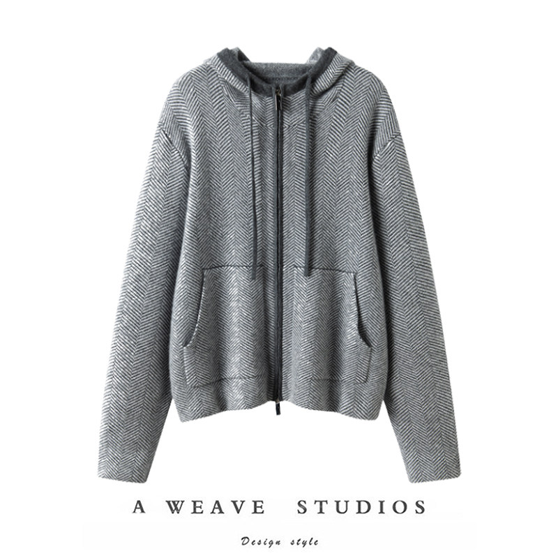 萨琪尼“比佛利的日与夜”系列100%山羊绒针织连帽开衫外套