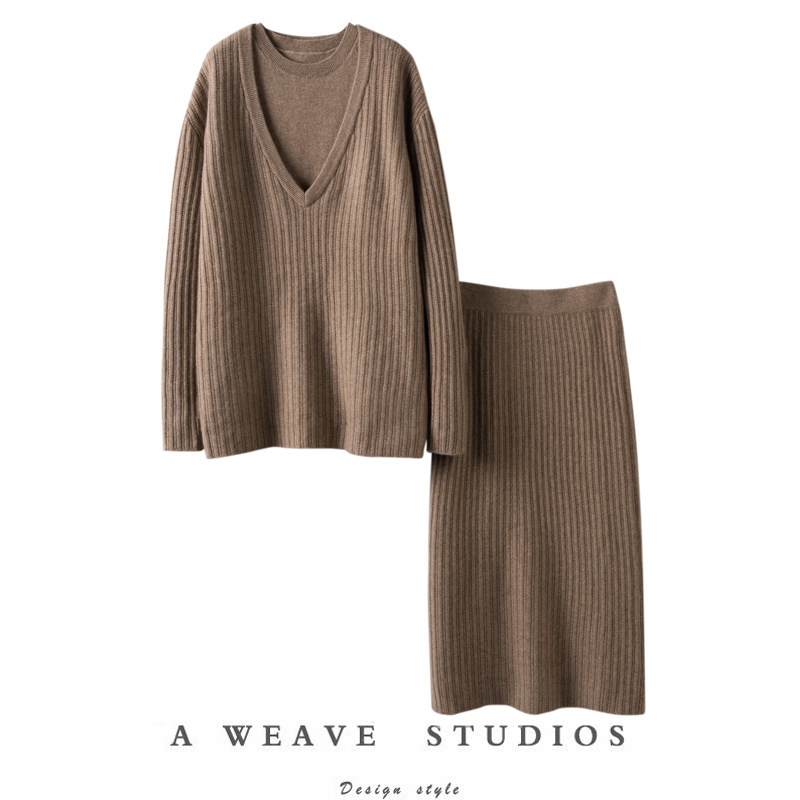 三件套慵懒羊绒针织打底大V领