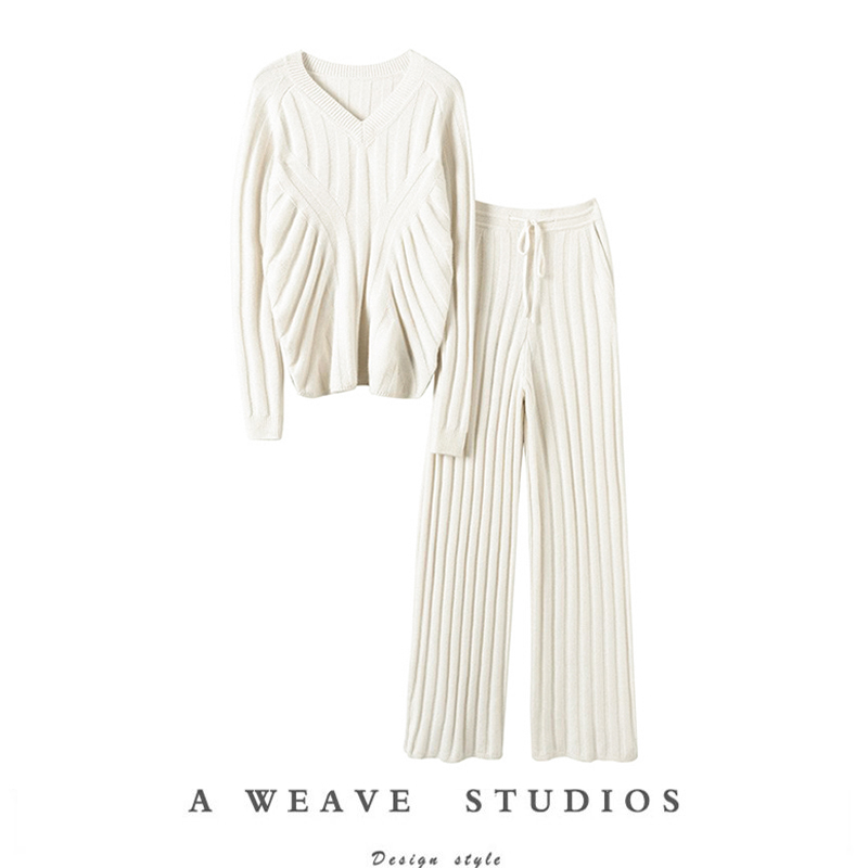 难得一见！加厚V领羊绒衫女套装