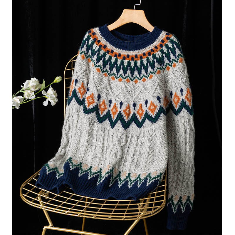 全羊绒+名族风钩花领宽松针织衫